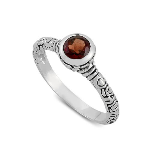 Iyang Ring- Garnet